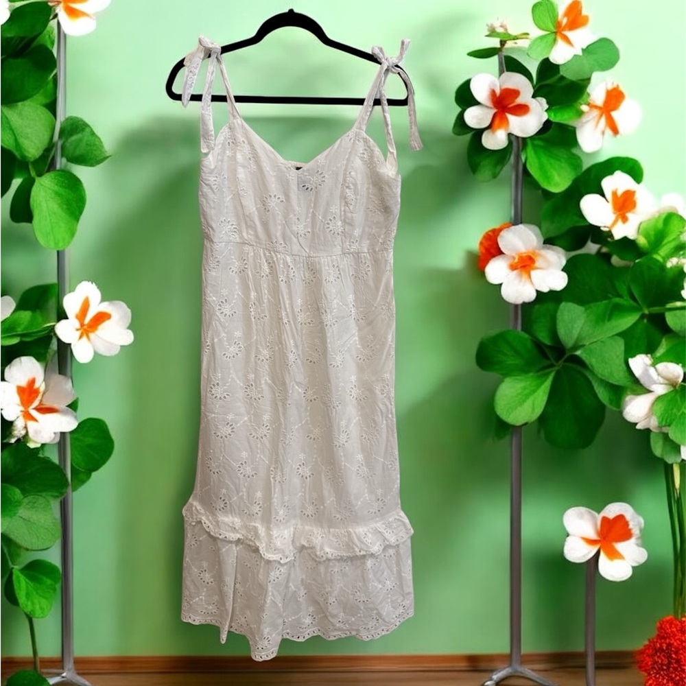 Taylor size 6 petite  White Maxi Women’s Dress